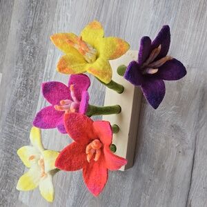 Lovevery Felt Flowers in a Row Montessori Toy